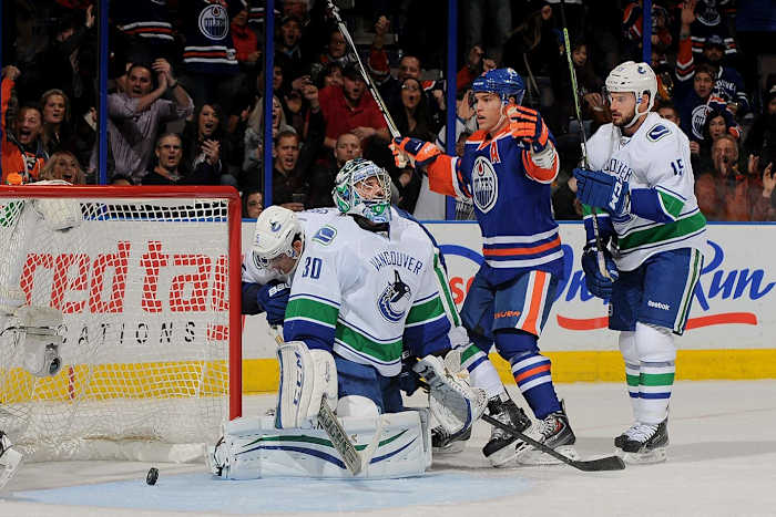 Vancouver-Canucks-Ryan-Miller.jpg